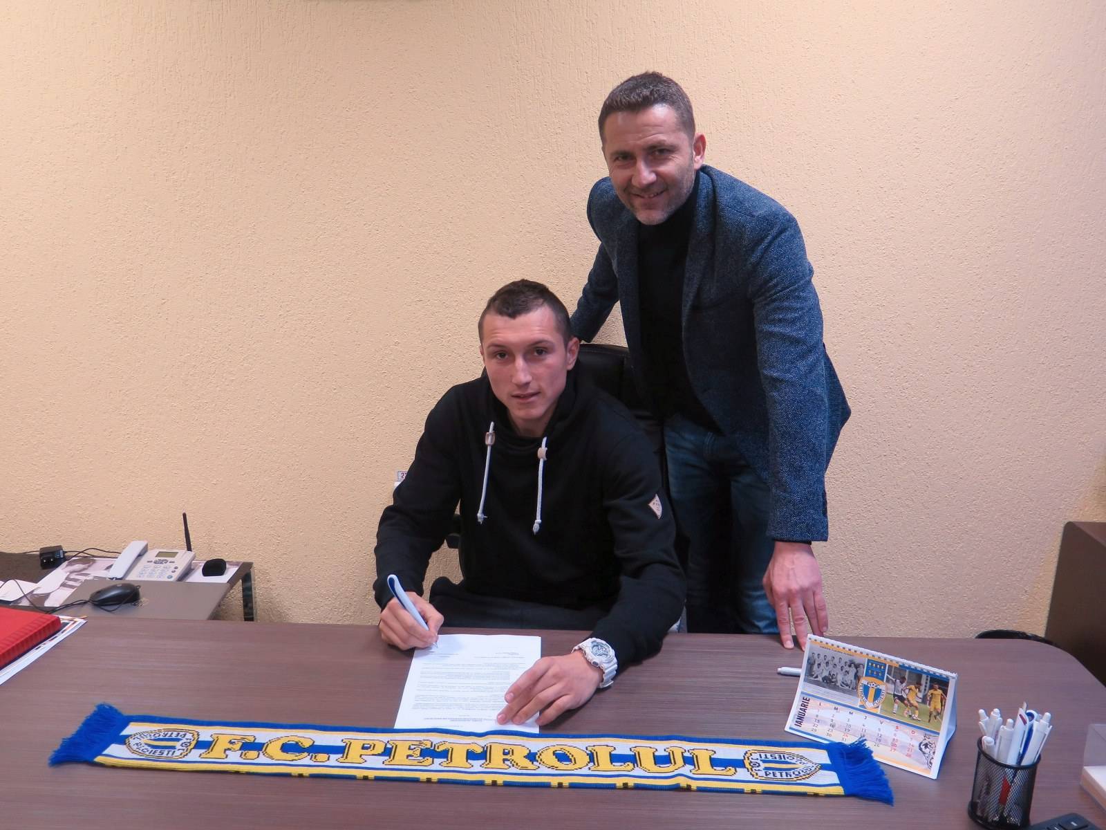 Trupa găzarilor s-a întărit cu un fundaș central care a devenit liderul din lot al prezențelor în Liga 1! După Andor, a venit și Ichim de la CS Mioveni Trupa găzarilor s-a întărit cu un fundaș central care a devenit liderul din lot al prezențelor în Liga 1! După Andor, a venit și Ichim de la CS Mioveni