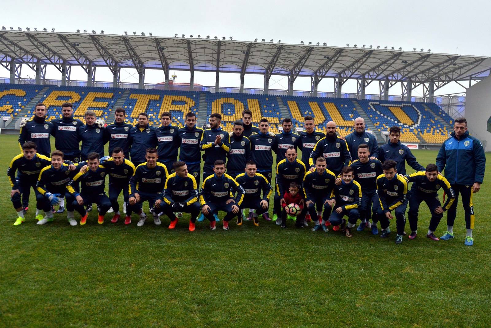 Trupa “galben-albaștrilor” a început pregătirile cu 14 seniori și 12 juniori. Pe “Ilie Oană” au fost prezenți cei mai fideli suporteri! Trupa “galben-albaștrilor” a început pregătirile cu 14 seniori și 12 juniori. Pe “Ilie Oană” au fost prezenți cei mai fideli suporteri!