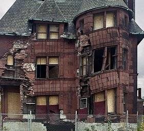 Impozit de 5 ori mai mare pentru clădirile neîngrijite din Sinaia Impozit de 5 ori mai mare pentru clădirile neîngrijite din Sinaia