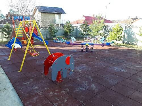 Locuri noi de joacă la grădiniţele din Vălenii de Munte