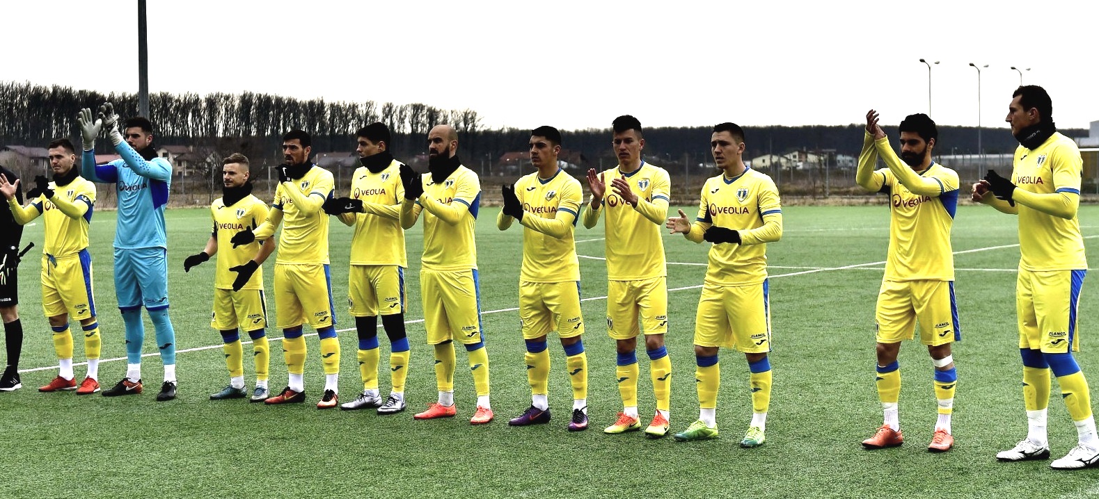 Continuă “triunghiularul amical” Petrolul-FC Argeș-Chindia! Sâmbătă, episodul 2: “alb-violeții” contra “galben-albaștrii” Continuă “triunghiularul amical” Petrolul-FC Argeș-Chindia! Sâmbătă, episodul 2: “alb-violeții” contra “galben-albaștrii”