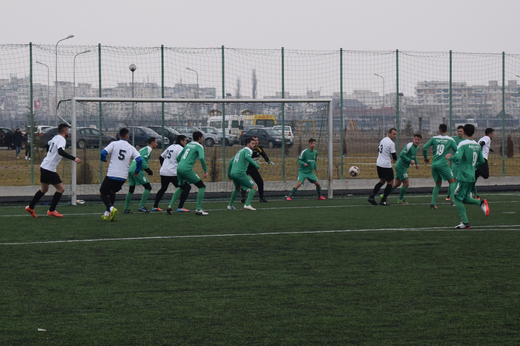 În Parcul Municipal Vest, “nepoții” contra “bunicului”! Blejoiul a rămas staționară în zodia remizelor În Parcul Municipal Vest, “nepoții” contra “bunicului”! Blejoiul a rămas staționară în zodia remizelor