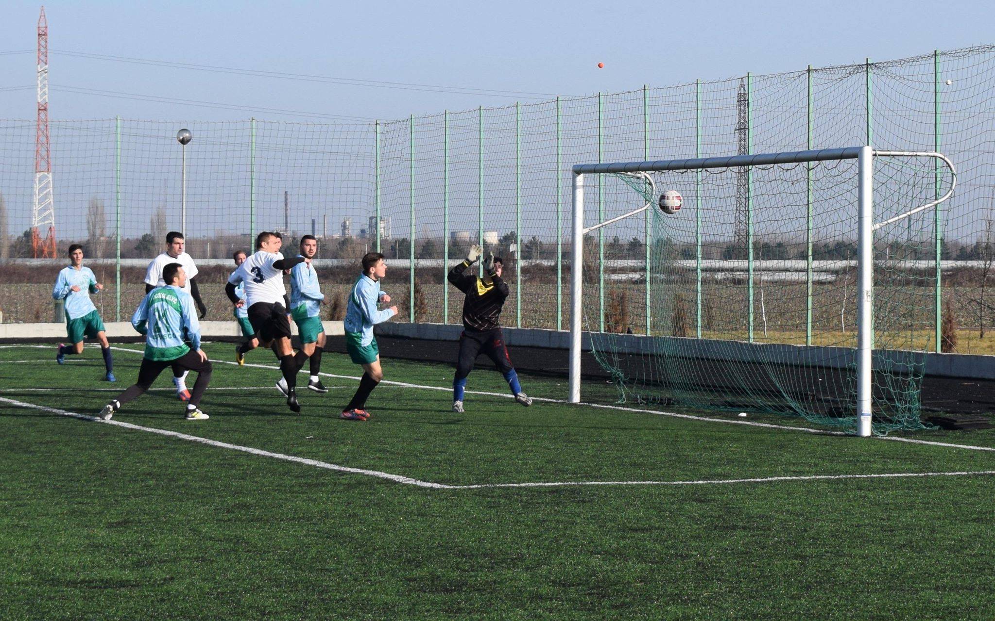 Festival de goluri, dar mai ales de… bare, pe sinteticul de la Vest! Vintilă a marcat din nou pentru CS Blejoi Festival de goluri, dar mai ales de… bare, pe sinteticul de la Vest! Vintilă a marcat din nou pentru CS Blejoi