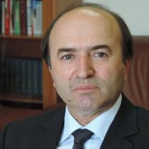 Tudorel Toader vine de urgenţă în ţară după scandalul iscat de declaraţiile lui Vlad Cosma