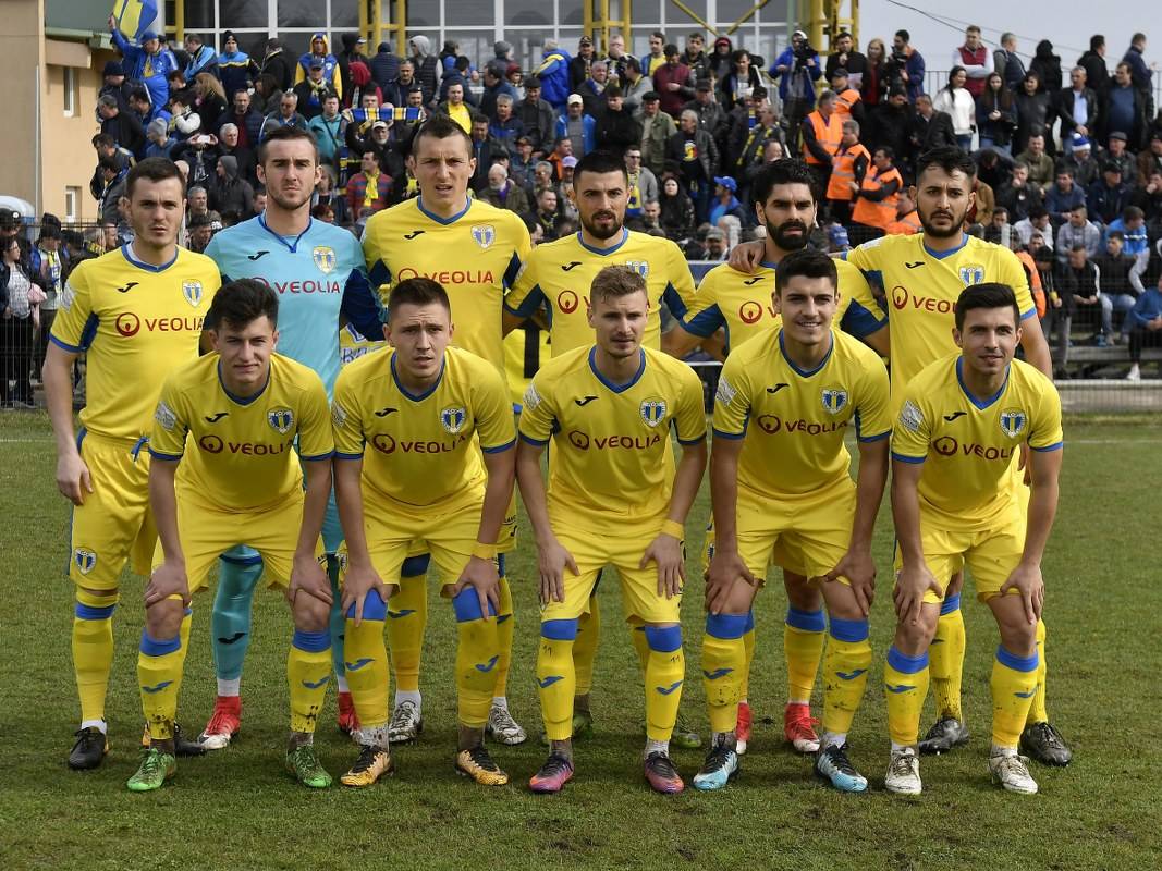 Cu de toate pentru Petrolul: gol rapid, victorie la scor, dar și… multe gaze lacrimogene, la Aninoasa! Cu de toate pentru Petrolul: gol rapid, victorie la scor, dar și… multe gaze lacrimogene, la Aninoasa!