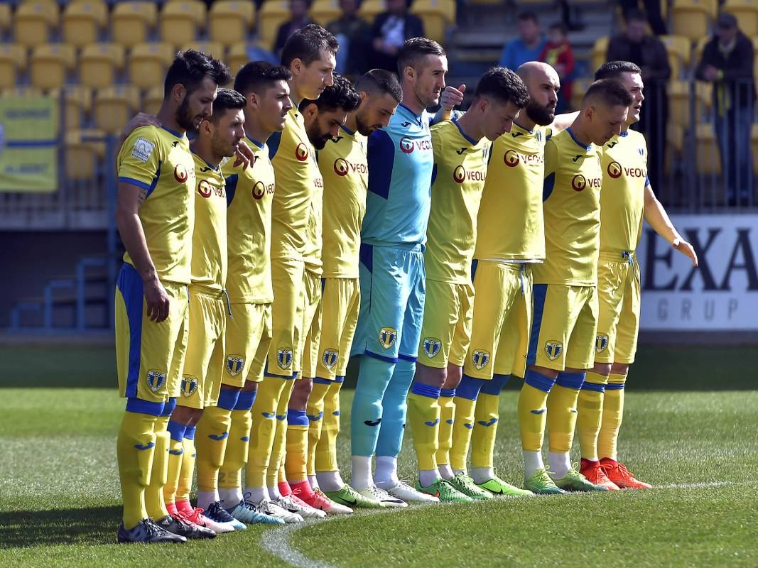 Un meci ca o… fată tristă! Rămân însă cele 3 puncte luate de FC Petrolul în dauna unui adversar modest Un meci ca o… fată tristă! Rămân însă cele 3 puncte luate de FC Petrolul în dauna unui adversar modest