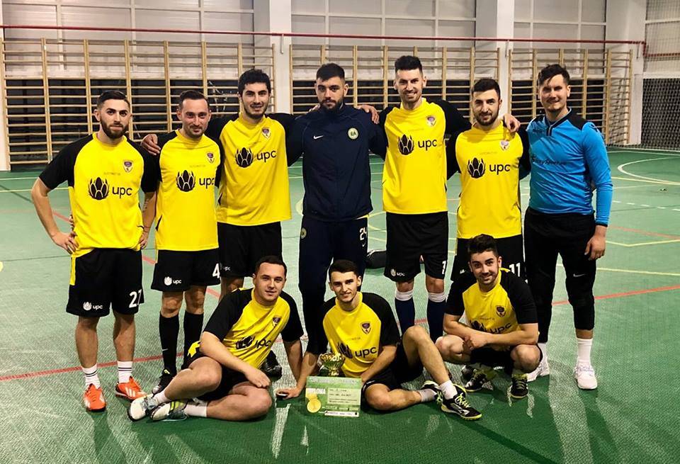 Se dau “lupte” (și) pe parteneri media, la minifotbal! Vor câștiga fair play-ul și… legăturile cu Petrolul