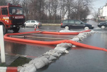 Comuna Bărcăneşti, inundată cu apa Ploieştiului
