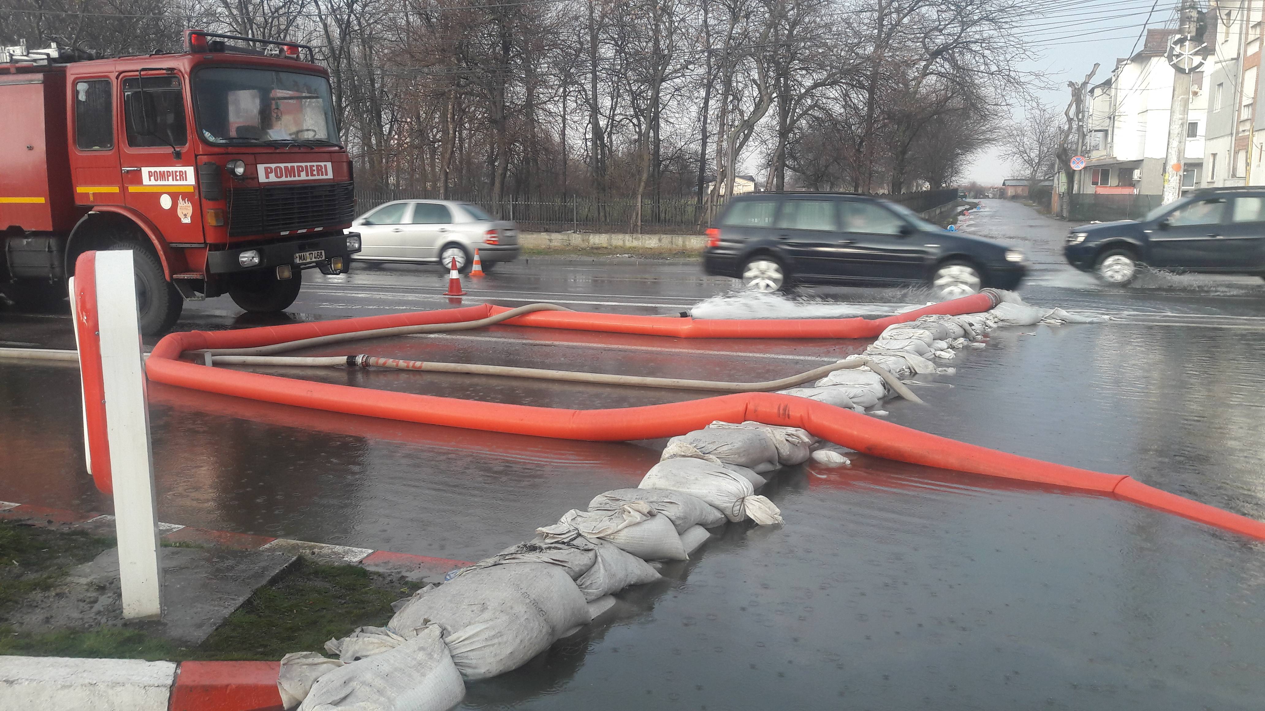 Comuna Bărcăneşti, inundată cu apa Ploieştiului Comuna Bărcăneşti, inundată cu apa Ploieştiului