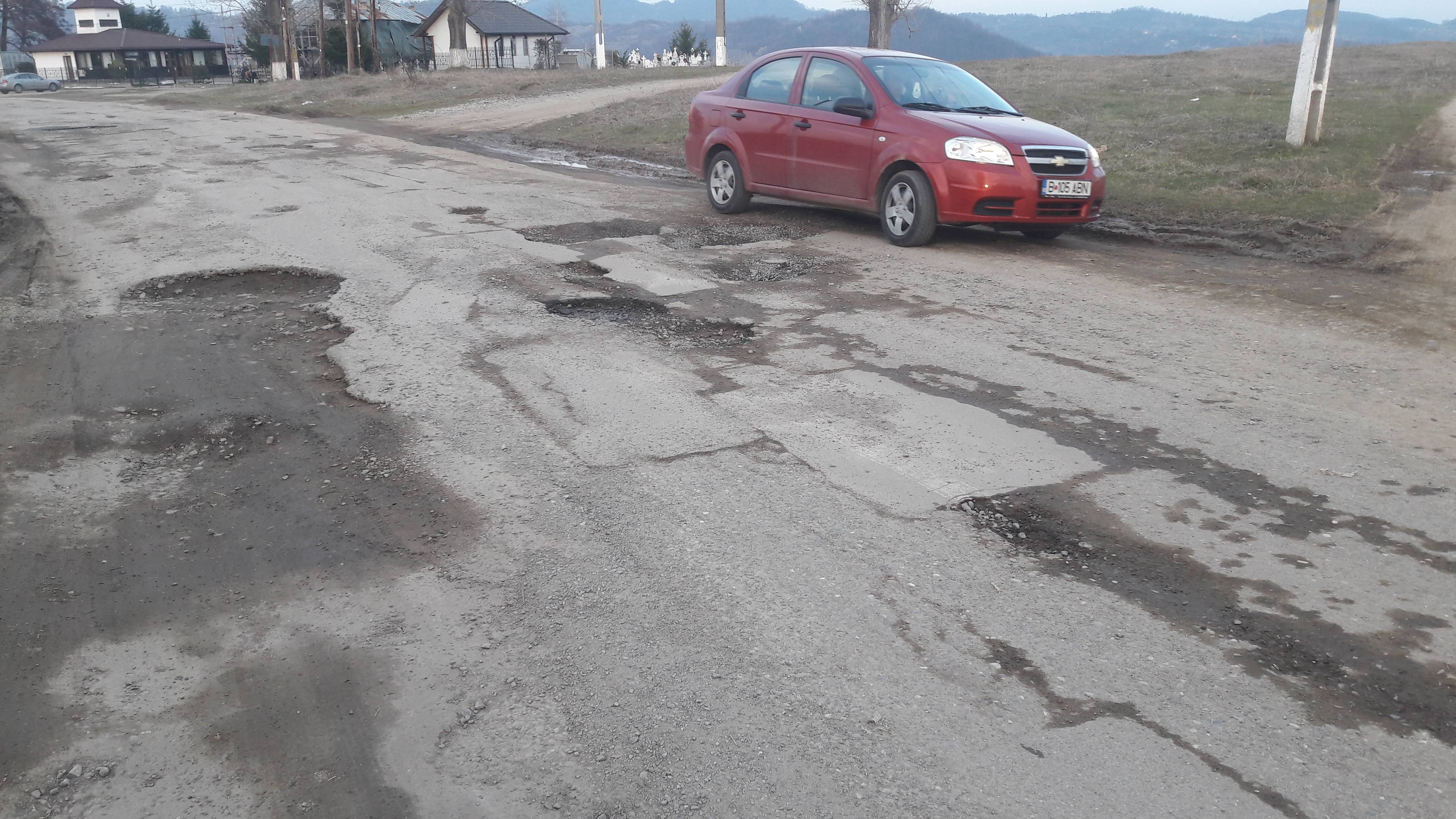 Câmpina, plină de gropi ca după bombardament