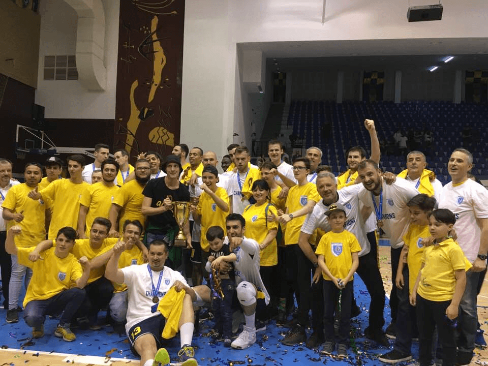 Au vrut să se aureoleze acasă campioni naționali și au reușit! Tricolorul LMV, a doua câștigătoare din Ploiești de prim eșalon al voleiului masculin Au vrut să se aureoleze acasă campioni naționali și au reușit! Tricolorul LMV, a doua câștigătoare din Ploiești de prim eșalon al voleiului masculin