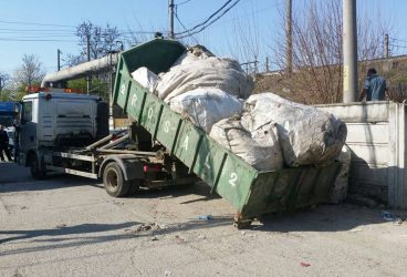 Încă un depozit ilegal de PET-uri descoperit de poliţişti