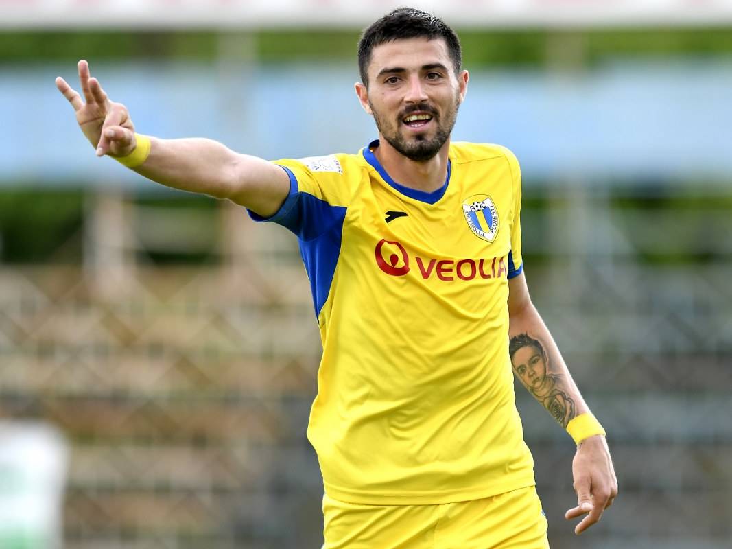 Acum, lăsați-i să se pregătească de Liga a II-a! “Lupii” și-au înfipt colții adânc în… mândria Teleormanului Acum, lăsați-i să se pregătească de Liga a II-a! “Lupii” și-au înfipt colții adânc în… mândria Teleormanului