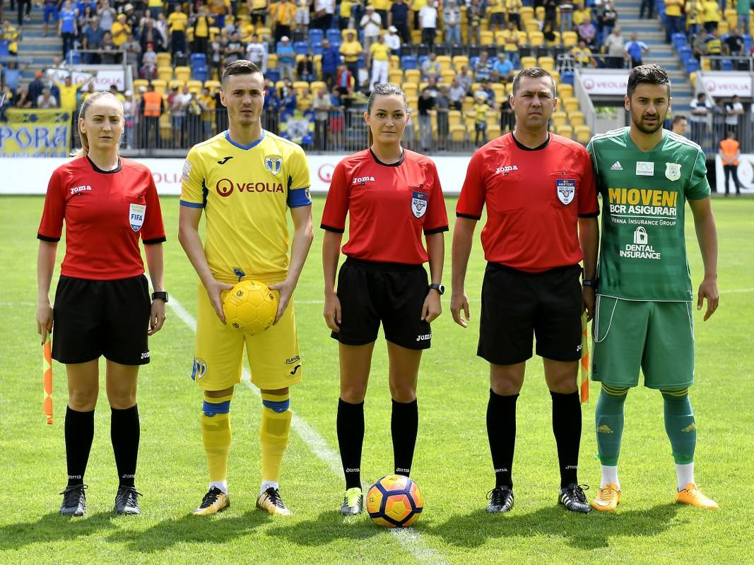 De Petrolul și arena Ilie Oană s-au… îndrăgostit femeile-arbitru! De Petrolul și arena Ilie Oană s-au… îndrăgostit femeile-arbitru!