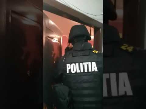 Percheziţii în Ploieşti la un puştiulică de 15 ani spărgător de locuinţe