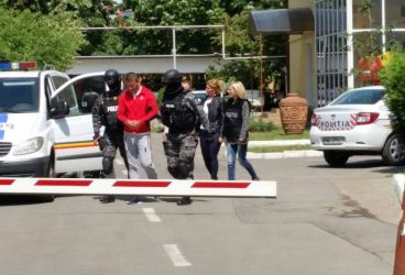 Poliţişti prahoveni au făcut percheziţii în Giurgiu la jefuitorii de maşini