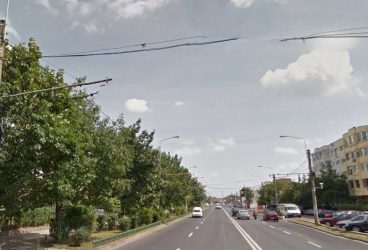 Asfaltatorii trec pe str. Cantacuzino, în Ploieşti