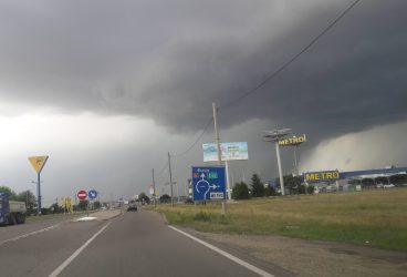 Din această noapte, cod galben şi protocaliu de furtuni în Prahova