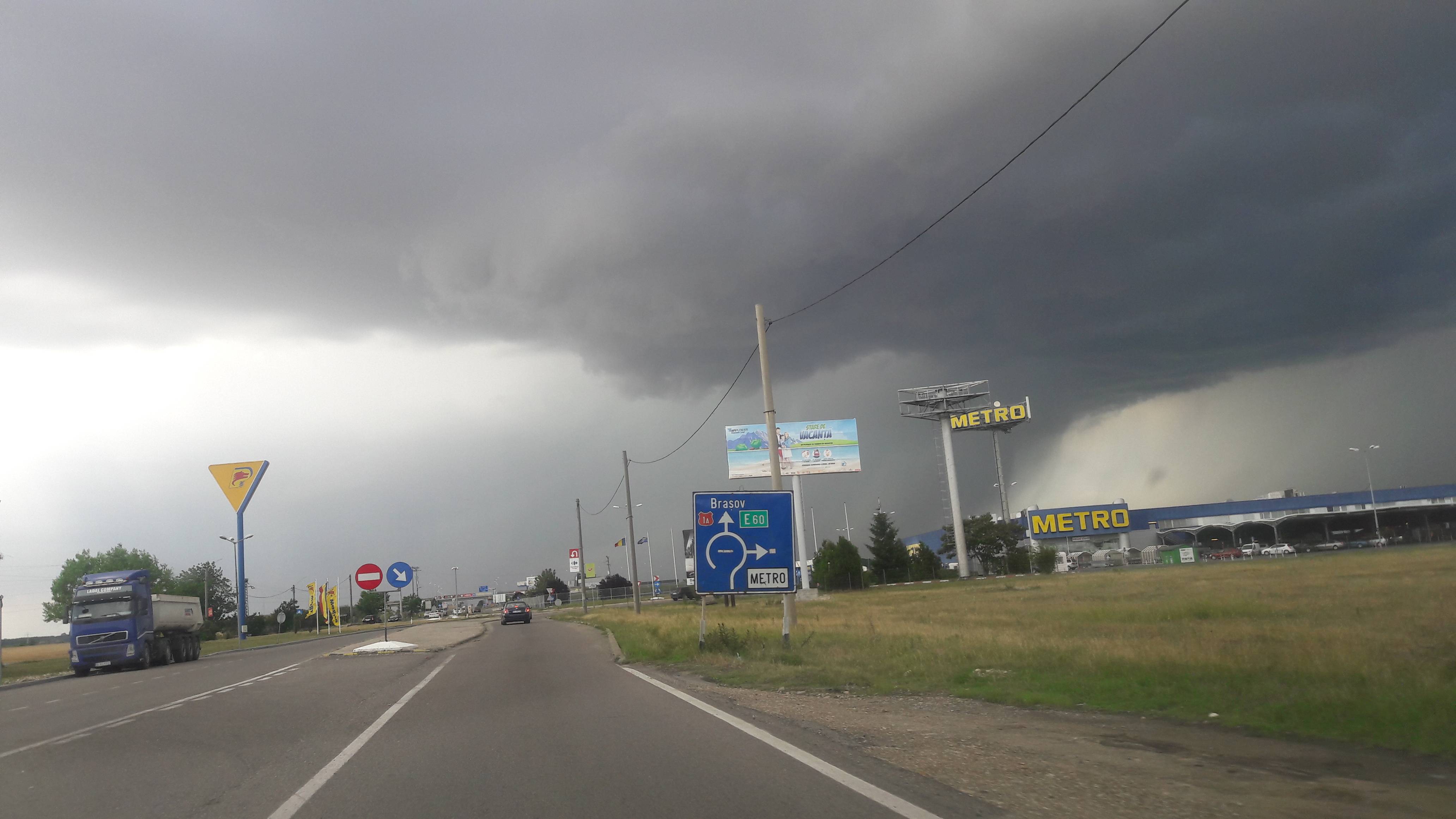 Din această noapte, cod galben şi protocaliu de furtuni în Prahova Din această noapte, cod galben şi protocaliu de furtuni în Prahova