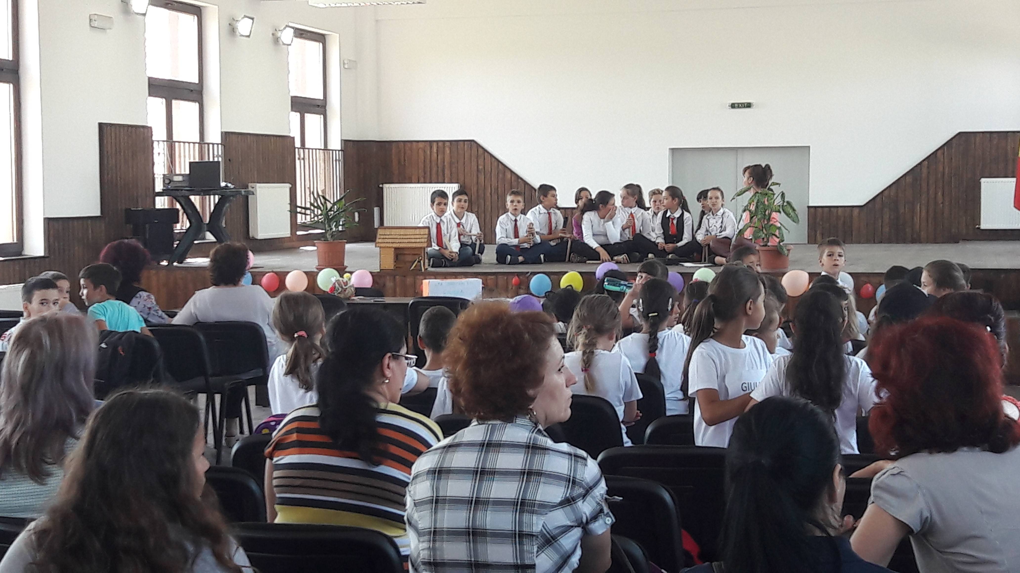 De Ziua Învăţătorului, comuna Bărcăneşti a ajutat o fetiţă să lupte pentru viaţă De Ziua Învăţătorului, comuna Bărcăneşti a ajutat o fetiţă să lupte pentru viaţă