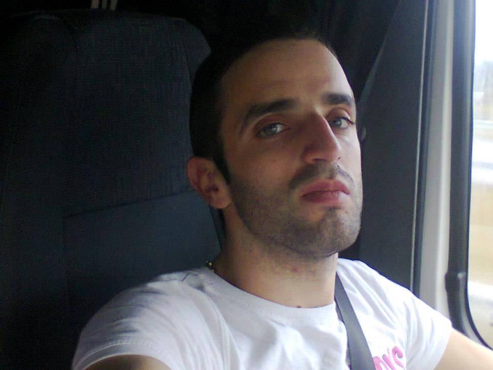 Dispariţia lui Elvin Adrian Sandu, victima accidentului de la Bălţeşti, a lăsat în urmă o fetiţă de 5 ani şi a îndurerat două sate întregi Dispariţia lui Elvin Adrian Sandu, victima accidentului de la Bălţeşti, a lăsat în urmă o fetiţă de 5 ani şi a îndurerat două sate întregi