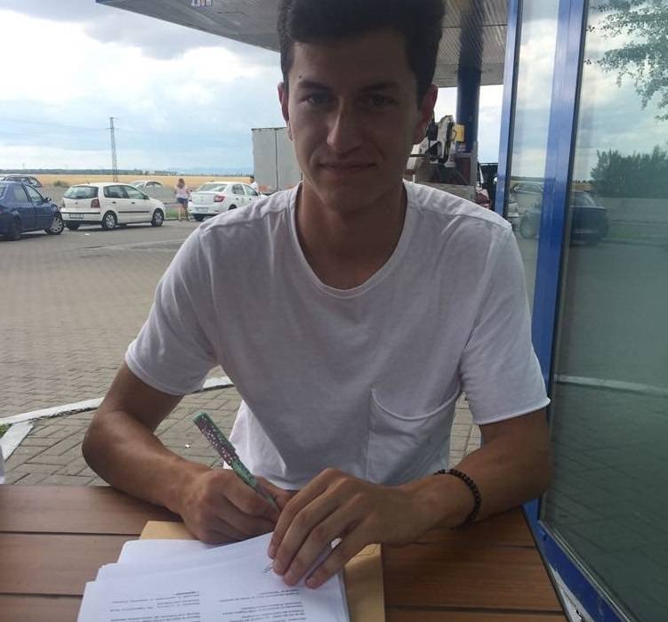 Junele petrolist Alberto Olaru a semnat un contract de impresariat cu o firmă străină celebră! Junele petrolist Alberto Olaru a semnat un contract de impresariat cu o firmă străină celebră!