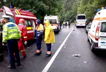 Accident mortal la Sinaia, cu un autocar plin de turişti francezi implicat