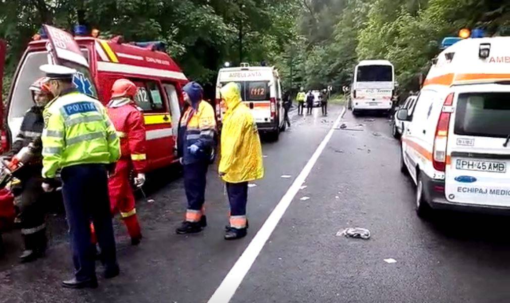 Accident mortal la Sinaia, cu un autocar plin de turişti francezi implicat Accident mortal la Sinaia, cu un autocar plin de turişti francezi implicat