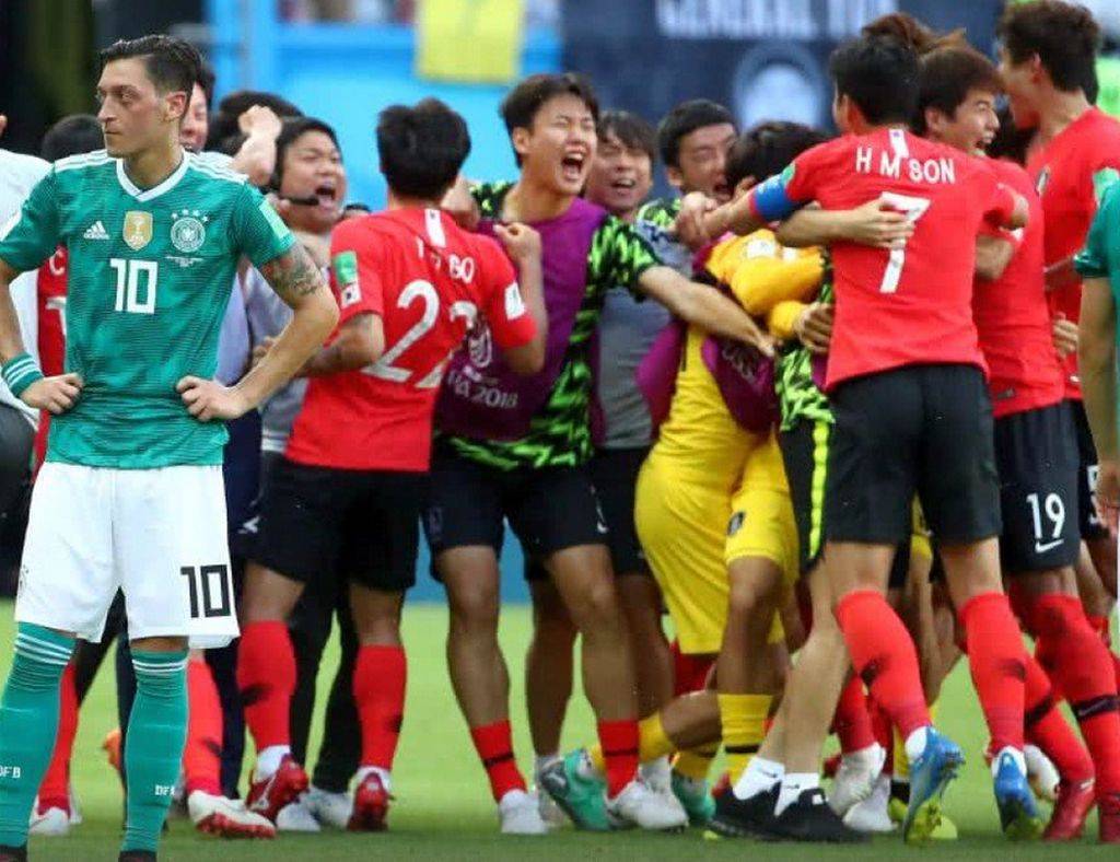 Tot Germania a venit cu o altă surpriză uriașă: a pierdut și în fața Coreei de Sud, e ultima din “F” și pleacă acasă! E prima oară când nu iese din grupe! Tot Germania a venit cu o altă surpriză uriașă: a pierdut și în fața Coreei de Sud, e ultima din “F” și pleacă acasă! E prima oară când nu iese din grupe!