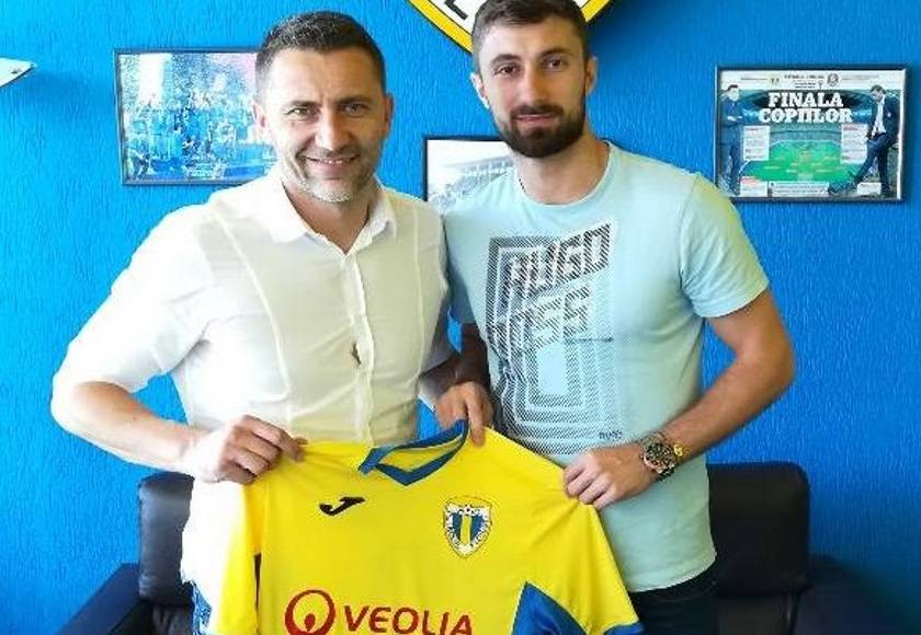 După ce a rezolvat problema seniorilor noi, Petrolul a trecut și la “U 21”. Apoi, a revenit la seniori. Ce urmează? După ce a rezolvat problema seniorilor noi, Petrolul a trecut și la “U 21”. Apoi, a revenit la seniori. Ce urmează?