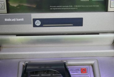 Atac la un bancomat din Ploieşti. Unul dintre hoţi a fost prins