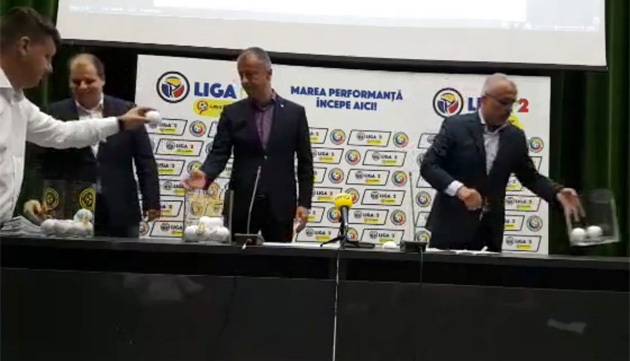 S-a stabilit țintarul ediției 2018-2019 a campionatului Ligii a II-a de fotbal. În primele etape, cu o excepție, Petrolul are adversare din regat, apoi le “ia la mână” pe cele din Ardeal și Banat S-a stabilit țintarul ediției 2018-2019 a campionatului Ligii a II-a de fotbal. În primele etape, cu o excepție, Petrolul are adversare din regat, apoi le “ia la mână” pe cele din Ardeal și Banat