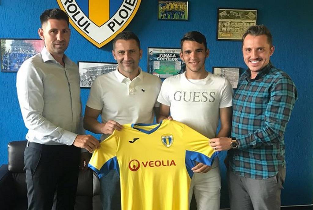 Petrolul a mai semnat un fotbalist “U 19”. Andrei Rus este internațional de juniori și a fost direcționat la Ploiești de un fost “lup”, Bogdan Apostu Petrolul a mai semnat un fotbalist “U 19”. Andrei Rus este internațional de juniori și a fost direcționat la Ploiești de un fost “lup”, Bogdan Apostu