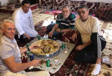 Doi foști petroliști au ajuns sa mănânce pe jos! Asta deși câștigă bani buni