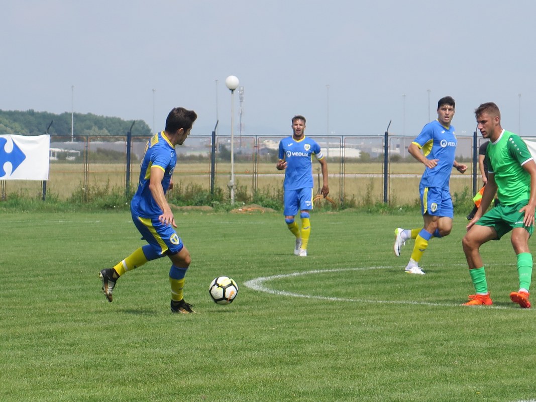 Sebastian Ghinga, peste toți! Petrolul a debutat cu un succes în seria meciurilor-test de vară Sebastian Ghinga, peste toți! Petrolul a debutat cu un succes în seria meciurilor-test de vară