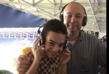 Petru Marinache, fiul fostului jurnalist de la Pro TV, Dan Marinache, apără la vârsta de 16 ani poarta juniorilor “A” de la Petrolul. Puștiul a lăsat Bucureștiul pentru a juca la echipa de suflet!