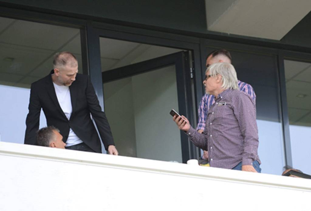 Leonard Ursea: “La Petrolul s-au făcut progrese importante din punct de vedere managerial, dar – personal – cred că s-a pierdut undeva, pe drum, un dram de spirit, de suflet!” Leonard Ursea: “La Petrolul s-au făcut progrese importante din punct de vedere managerial, dar – personal – cred că s-a pierdut undeva, pe drum, un dram de spirit, de suflet!”