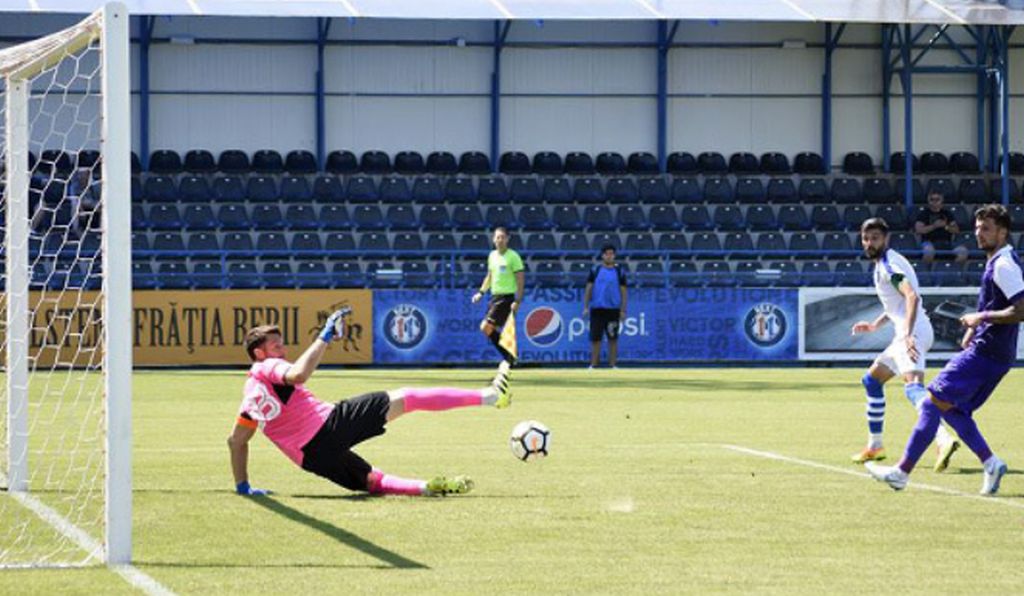 Cinci foști “lupi” au jucat sâmbătă și duminică în Liga a II-a. Urmează Păun, ținut pe tușă, acum, de un “roșu” luat la Petrolul! Cinci foști “lupi” au jucat sâmbătă și duminică în Liga a II-a. Urmează Păun, ținut pe tușă, acum, de un “roșu” luat la Petrolul!