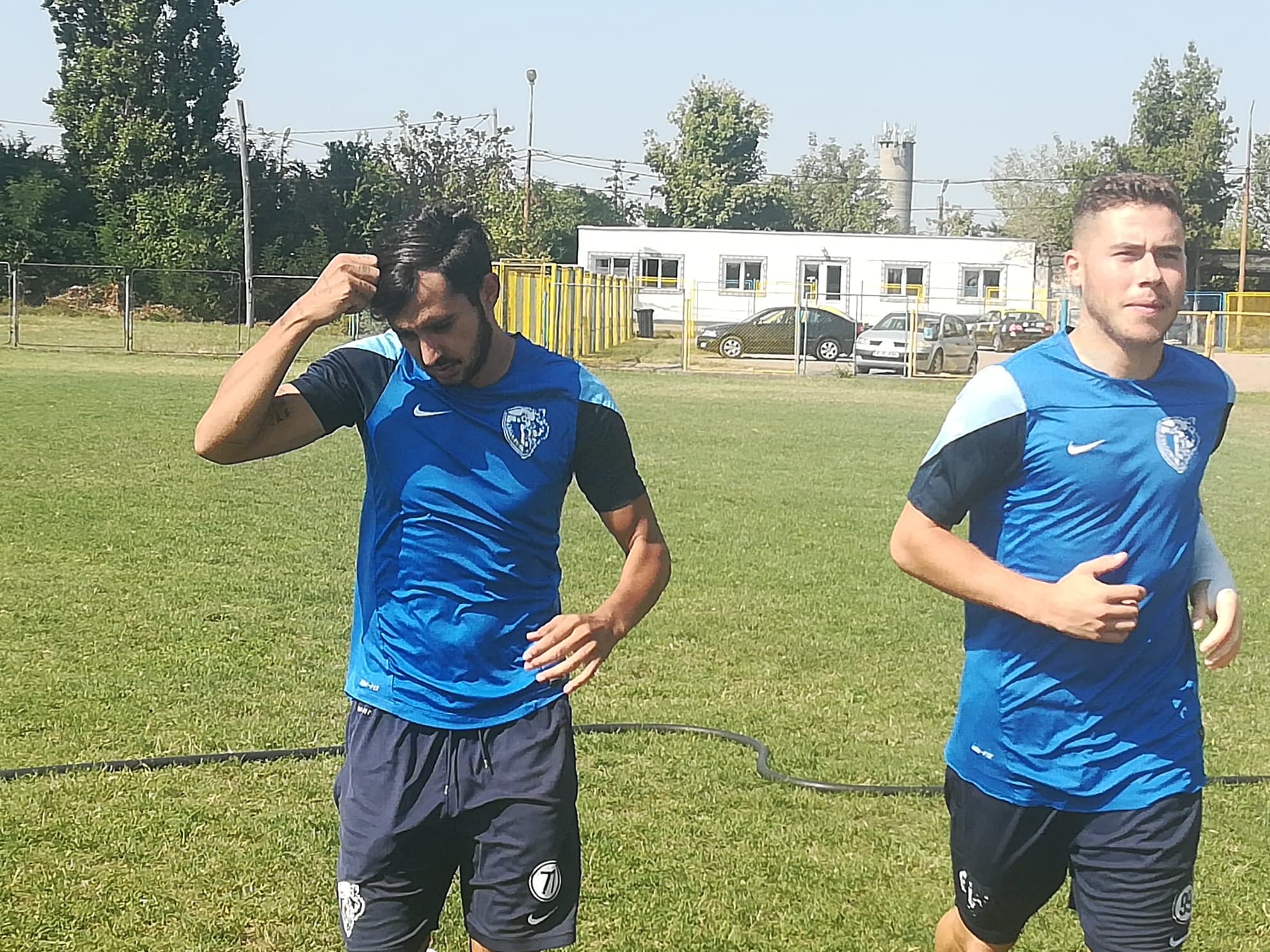 Petrolul are probleme în defensivă. Nici atacul nu stă prea bine. Dar Prunescu și Lambru continuă să se antreneze la… “Vega”! Petrolul are probleme în defensivă. Nici atacul nu stă prea bine. Dar Prunescu și Lambru continuă să se antreneze la… “Vega”!