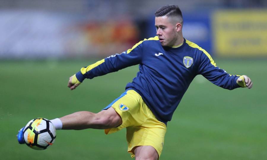 Conducerea Petrolului l-a convins pe Cosmin Lambru să plece de la Petrolul. Atacantul a acceptat detașarea la CS Blejoi Conducerea Petrolului l-a convins pe Cosmin Lambru să plece de la Petrolul. Atacantul a acceptat detașarea la CS Blejoi