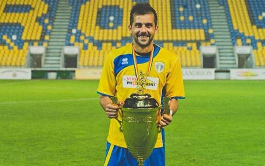 Patru foști fotbaliști ai echipei “lupilor” pot fi văzuți sâmbătă și duminică la TV, la noile lor echipe Patru foști fotbaliști ai echipei “lupilor” pot fi văzuți sâmbătă și duminică la TV, la noile lor echipe