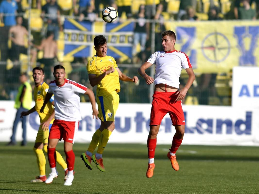 După 2 etape, Petrolul este pe podium. A doua favorită a caselor de pariuri, “U” Cluj – abia la mijlocul ierarhiei. Foști antrenori de L1 se bat la greu în L2! După 2 etape, Petrolul este pe podium. A doua favorită a caselor de pariuri, “U” Cluj – abia la mijlocul ierarhiei. Foști antrenori de L1 se bat la greu în L2!