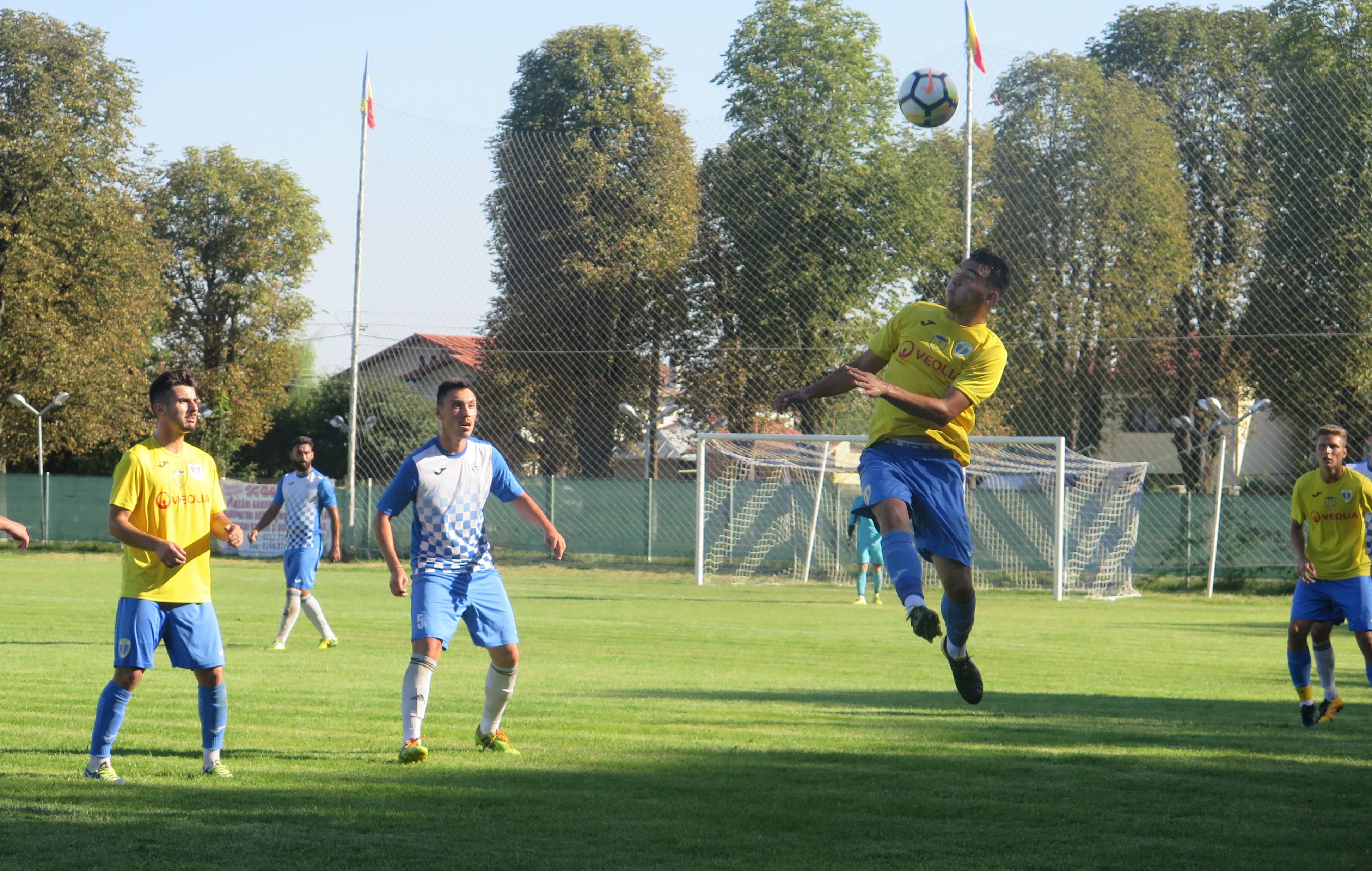 Grozavu a băgat rezervele cu Păuleștiul. A debutat la Petrolul un francez cu nume… britanic Grozavu a băgat rezervele cu Păuleștiul. A debutat la Petrolul un francez cu nume… britanic