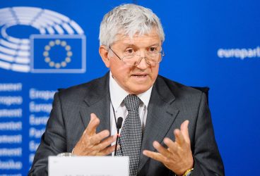 Mircea Diaconu solicită Președintelui și Guvernului României să intervină în cazurile de încălcare a drepturilor românilor din afara frontierelor