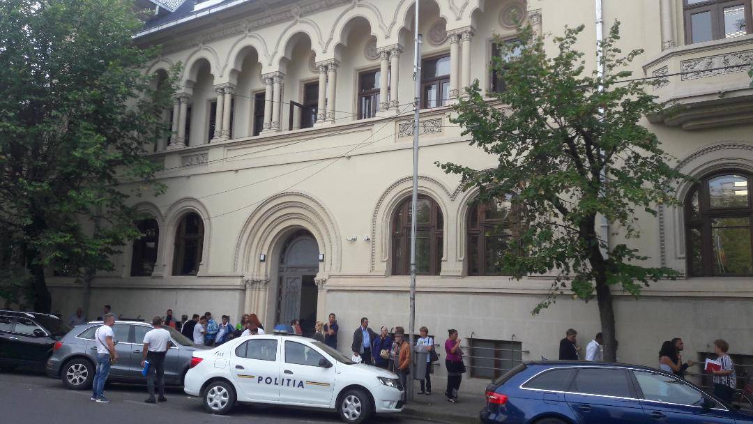 Judecătoria Ploieşti şi-a reluat activitatea în vechiul sediu renovat Judecătoria Ploieşti şi-a reluat activitatea în vechiul sediu renovat