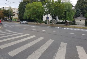 Primăria rezolvă haosul rutier din strada “Democraţiei”