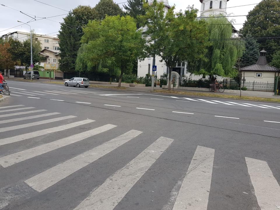 Primăria rezolvă haosul rutier din strada “Democraţiei”