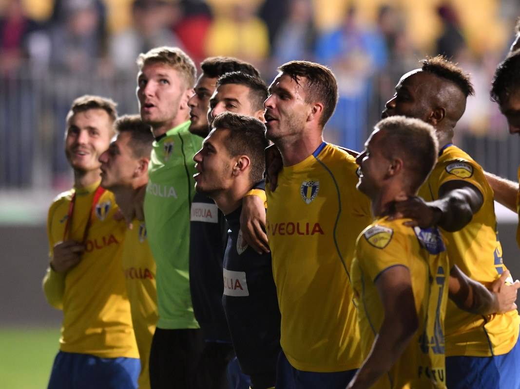 În sfârșit, ce și-a dorit toată suflarea petrolistă: joc-spectacol, goluri multe, victorie la scor și (re)debutul lui Tamuz! Plus un Marinescu imperial! În sfârșit, ce și-a dorit toată suflarea petrolistă: joc-spectacol, goluri multe, victorie la scor și (re)debutul lui Tamuz! Plus un Marinescu imperial!