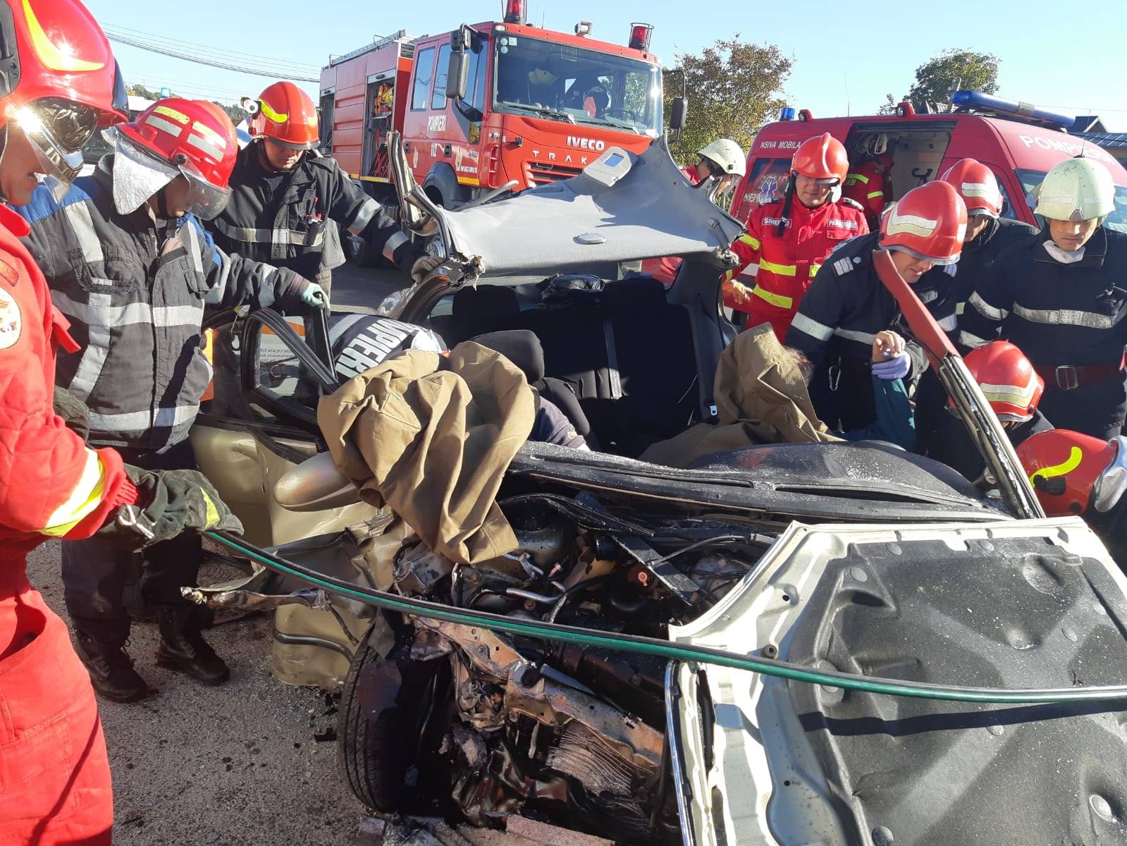 Accident groaznic pe DN 1, la Breaza, cu doi cetăţeni olandezi morţi şi alte şase victime rănite