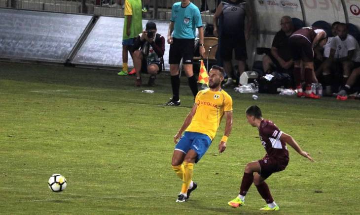 Conducerea Petrolulului încearcă – și reușește – să mai renunțe la… presupuse mize mari. Pariu al antrenorului, Neziri a fost “aruncat peste bord”! Conducerea Petrolulului încearcă – și reușește – să mai renunțe la… presupuse mize mari. Pariu al antrenorului, Neziri a fost “aruncat peste bord”!